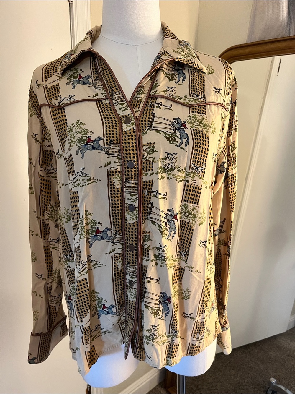 VTG Liz Claiborne Beige Equestrian-Print Button-Down Shirt READ